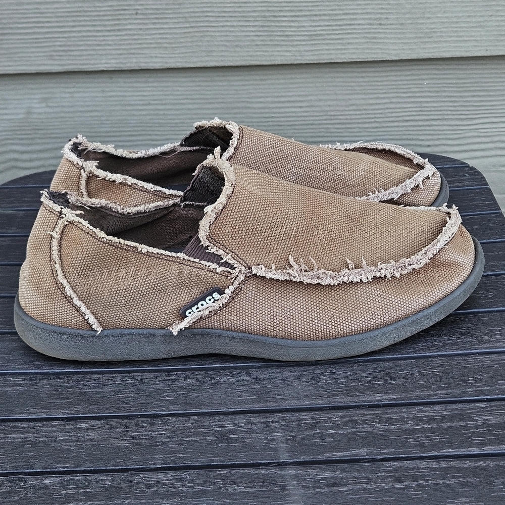 CROCS Men's Santa Cruz Loafer Size 8 Tan Canvas Frayed Edge Shoe Triple Comfort
